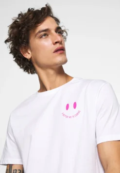 YOURTURN T-shirt Z Nadrukiem - White -Yourturn 03ad498009f341568db55508455c21bb scaled