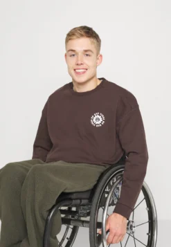 YOURTURN UNISEX - Bluza - Dark Brown -Yourturn 089cd290a1504c09914d659c402370b4 scaled