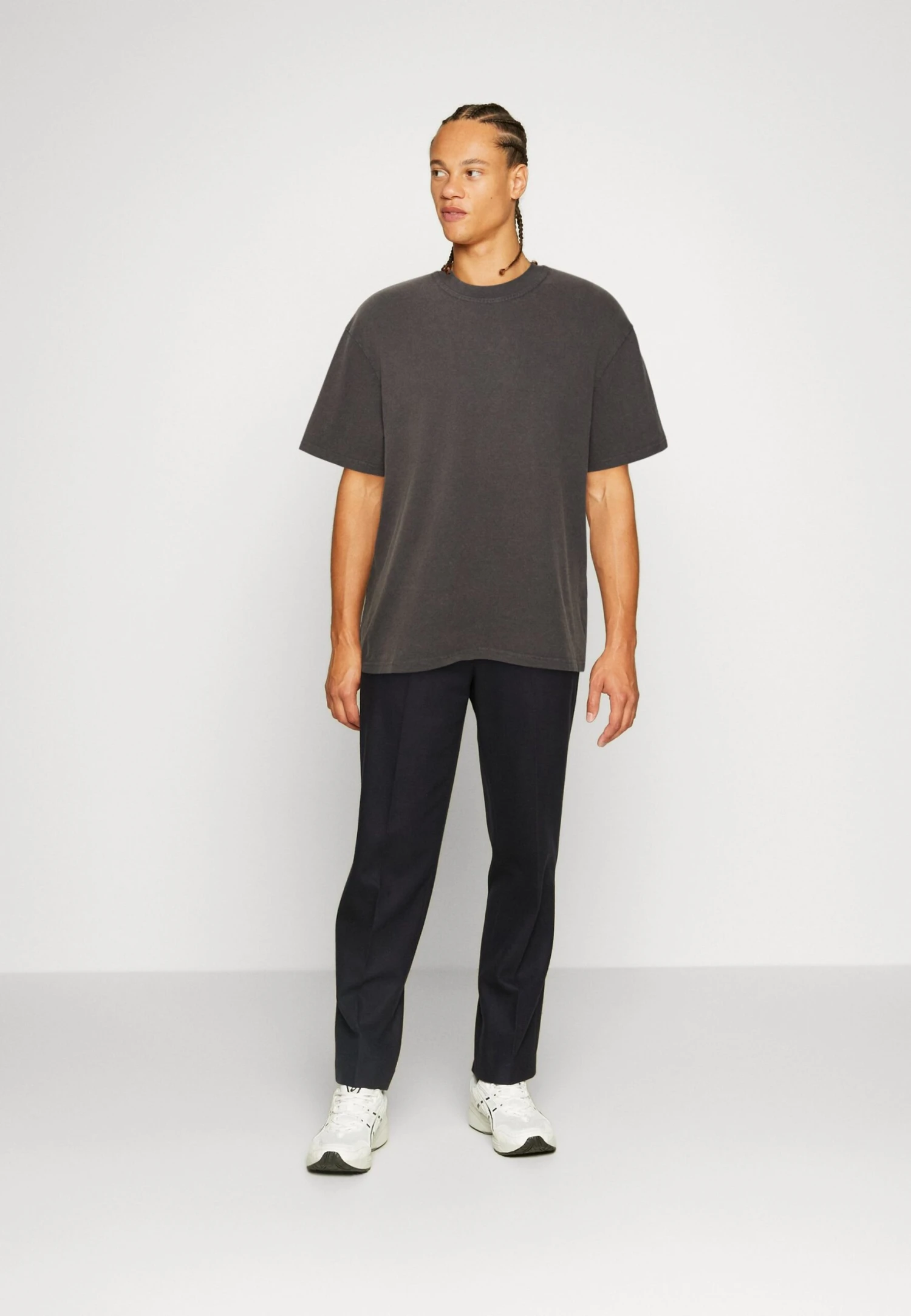 YOURTURN UNISEX - T-shirt Basic - Black 2 YOURTURN UNISEX - T-shirt Basic - Black - obrazek 2