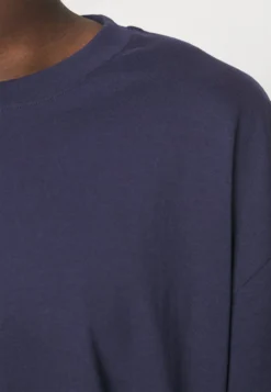 YOURTURN UNISEX - T-shirt Z Nadrukiem - Dark Blue -Yourturn 0c407a4f45be4f6c847132d9d5a15940 scaled