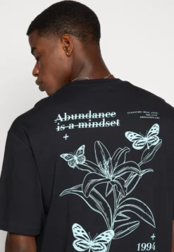 YOURTURN CHEST TEE UNISEX - T-shirt Z Nadrukiem - 802 - Black -Yourturn 0e4b4081586c44b38413d45691796242 scaled