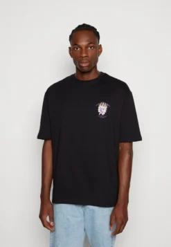 YOURTURN Unisex - T-shirt Z Nadrukiem - Black 8 YOURTURN Unisex - T-shirt Z Nadrukiem - Black -Yourturn 15fd27bd96e14775a9baea765ae9c91c scaled