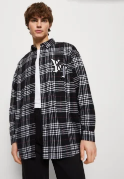 YOURTURN UNISEX - Koszula - White/black -Yourturn 18e30a9a4fba4a42af17453c1dc89feb scaled