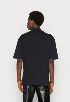 YOURTURN UNISEX - T-shirt Z Nadrukiem - Black -Yourturn 1dec16ba161a4a96a2b68bf283b96a7d scaled