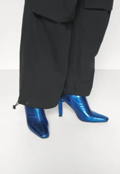 YOURTURN UNISEX - Spodnie Materiałowe - Black -Yourturn 1ef48fe08b024e978ea6cd20101c3b05 scaled