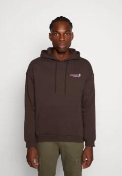 YOURTURN HOODIE - Bluza - Brown -Yourturn 20aa43e20b1243de9354cc7ce3c3a9b0 scaled