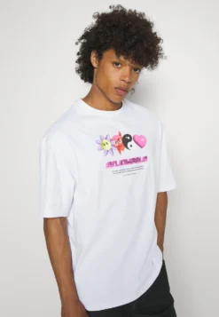 YOURTURN UNISEX - T-shirt Z Nadrukiem - White -Yourturn 236db11329a044a3b7f35cf954727cae scaled