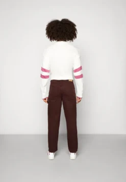 YOURTURN WORKWEAR UNISEX - Jeansy Relaxed Fit - Brown -Yourturn 256150d32e5d47f689fd790e5a88ad77 scaled