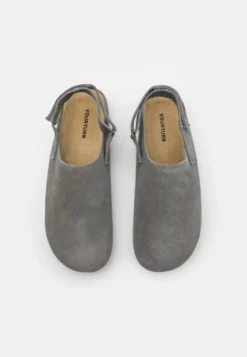 YOURTURN LEATHER UNISEX - Kapcie - Grey 9 YOURTURN LEATHER UNISEX - Kapcie - Grey -Yourturn 29646312ba5f44d8b17ec02e2dbe281e scaled