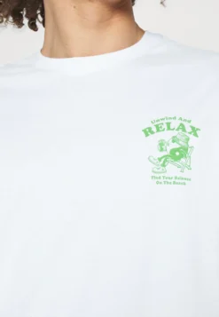 YOURTURN UNISEX - T-shirt Z Nadrukiem - White -Yourturn 30656950444e41168b24f393504dc543 scaled