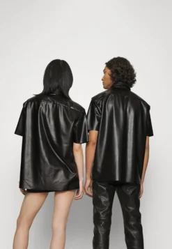 YOURTURN UNISEX - Koszula - Black -Yourturn 4346764e9717482887abdbdfe70468dd scaled