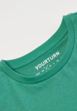 YOURTURN UNISEX - T-shirt Z Nadrukiem - Green -Yourturn 43ac14ef5a714437a0a447766197340b scaled