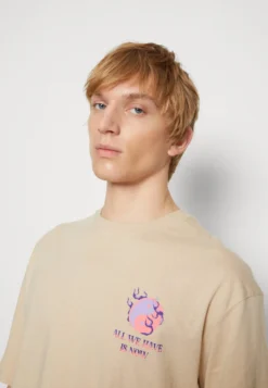 YOURTURN GRAPHIC TEE UNISEX - T-shirt Z Nadrukiem - Beige -Yourturn 45cdd2ca318c4cceb4d65a0fe8415fd4 scaled