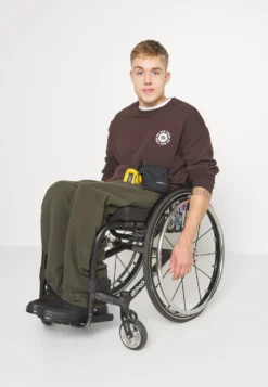 YOURTURN UNISEX - Bluza - Dark Brown -Yourturn 4a4df557d5bd4a42a18d784965921e0e scaled