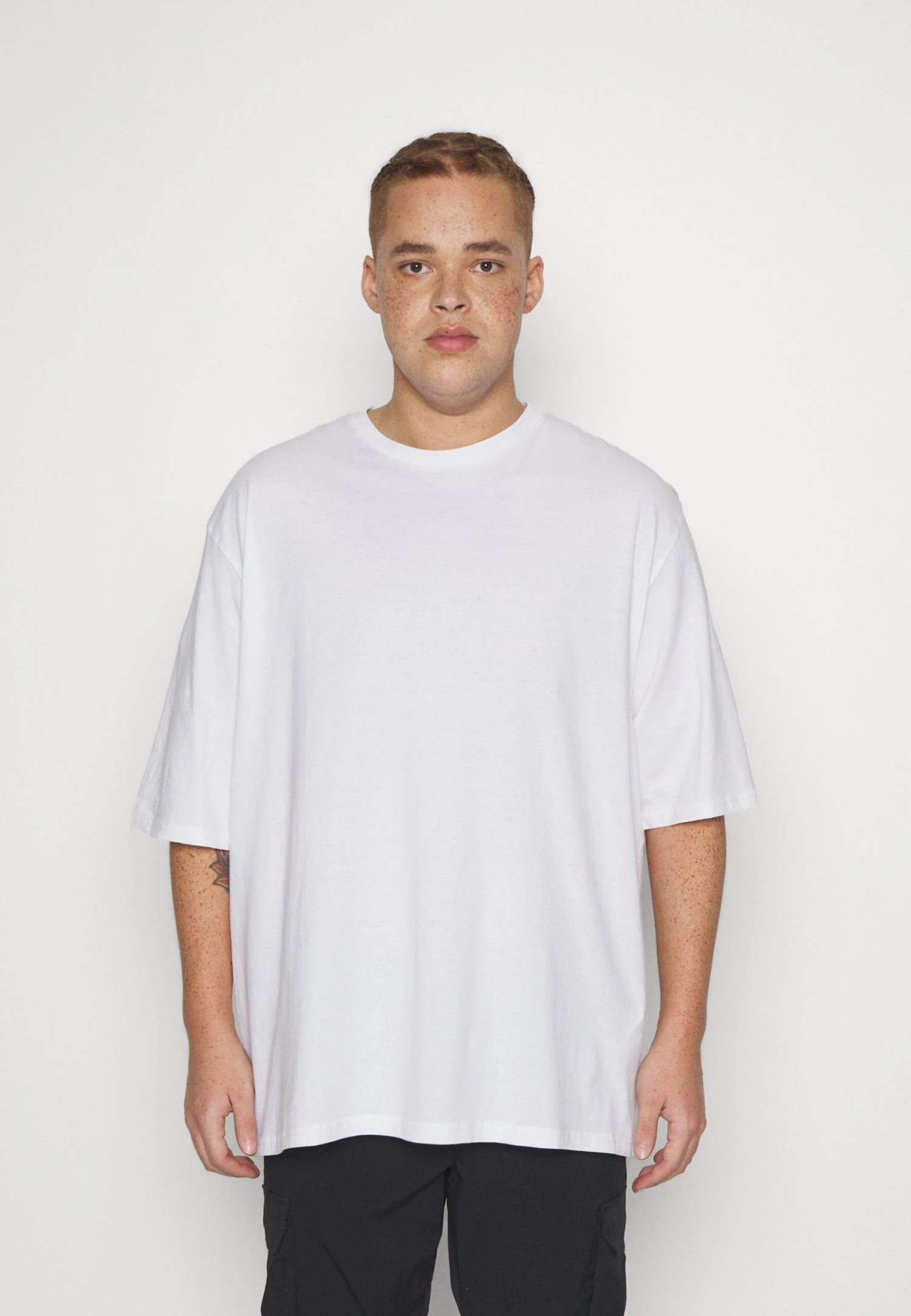 YOURTURN UNISEX 3 PACK - T-shirt Basic - White/lilac/black 2 YOURTURN UNISEX 3 PACK - T-shirt Basic - White/lilac/black - obrazek 2