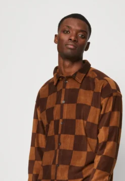 YOURTURN UNISEX - Koszula - Brown -Yourturn 4f9cfeb8bec64113944c041d055026a7 scaled