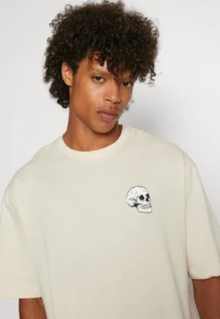 YOURTURN SKULL GRAPHIC - T-shirt Z Nadrukiem - Beige -Yourturn 51933a913e1d4c3a999b17b2e224b5c5 scaled