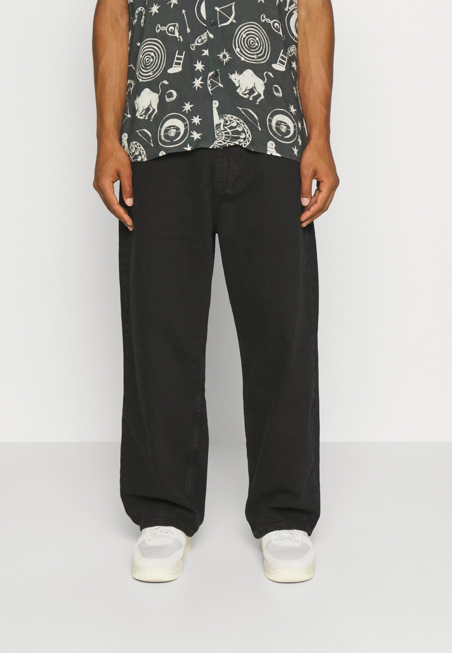 YOURTURN BAGGY JEANS UNISEX - Jeansy Relaxed Fit - Black Denim 1 YOURTURN BAGGY JEANS UNISEX - Jeansy Relaxed Fit - Black Denim