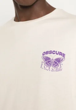 YOURTURN NOSTALGIA FUTURE TEE UNISEX - T-shirt Z Nadrukiem - Grey 9 YOURTURN NOSTALGIA FUTURE TEE UNISEX - T-shirt Z Nadrukiem - Grey -Yourturn 64b06cd9a0ce4f1193c7a3db48be52e8 scaled