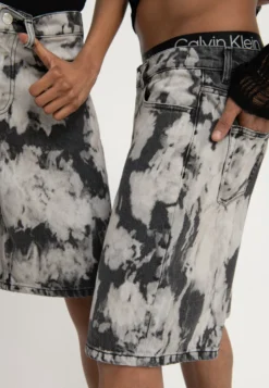 YOURTURN UNISEX - Szorty Jeansowe - Black Denim -Yourturn 6f57c0c64b7d40299b512707a370f88a scaled