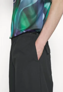 YOURTURN UNISEX - Spodnie Materiałowe - Black -Yourturn 72871b4190784723af7810587e90bf00 scaled