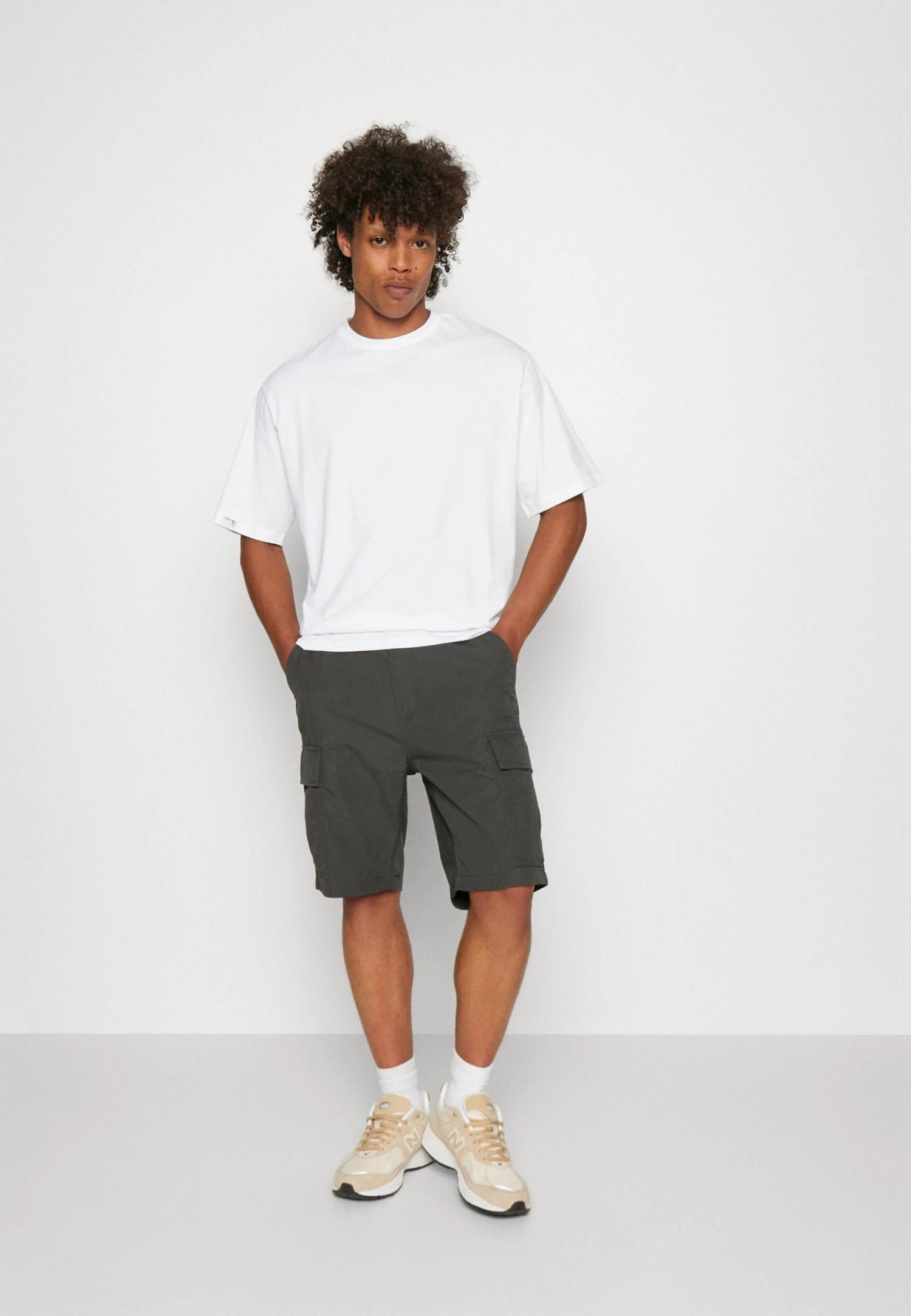 YOURTURN UNISEX 3 PACK - T-shirt Basic - White/dark Grey /dark Brown 1 YOURTURN UNISEX 3 PACK - T-shirt Basic - White/dark Grey /dark Brown