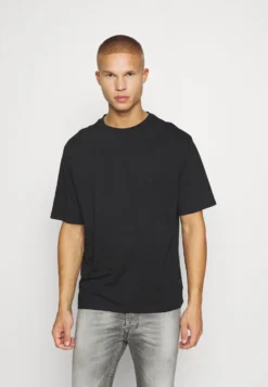 YOURTURN 3PACK UNISEX - T-shirt Basic - Black/light Grey/white -Yourturn 76f994e7e7714f4085930e4b5895b675 scaled