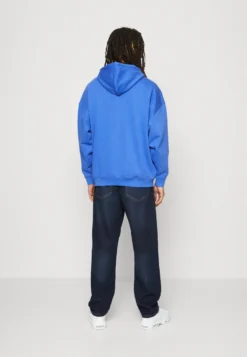 YOURTURN SUPER OVERSIZED UNISEX - Bluza Z Kapturem - Blue -Yourturn 7881bf21c71049c4bb434558e7431692 scaled