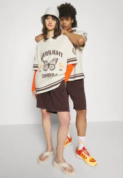 YOURTURN UNISEX - Szorty - Dark Brown -Yourturn 795ccd861f5c4d17a65a69a6e308ed9c scaled