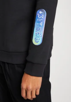 YOURTURN RICK AND MORTY UNISEX - Bluza Z Kapturem - Black -Yourturn 7988b167958347ce8d1cef9a3c0d7d77 scaled