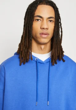 YOURTURN SUPER OVERSIZED UNISEX - Bluza Z Kapturem - Blue -Yourturn 7febf9209e474a00b7b4511007decfc7 scaled