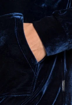 YOURTURN FESTIVE HOODIE UNISEX - Bluza Z Kapturem - Dark Blue 7 YOURTURN FESTIVE HOODIE UNISEX - Bluza Z Kapturem - Dark Blue -Yourturn 815b6800f8ab4f399475cfdffe8ece59 scaled