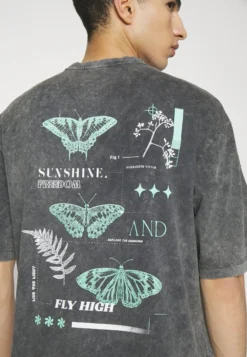 YOURTURN UNISEX - T-shirt Z Nadrukiem - Mottled Black 9 YOURTURN UNISEX - T-shirt Z Nadrukiem - Mottled Black -Yourturn 85777c824c2640959cc9b8fb1bb33069 scaled