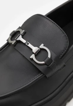 YOURTURN UNISEX - Półbuty Wsuwane - Black 9 YOURTURN UNISEX - Półbuty Wsuwane - Black -Yourturn 863a68153dfe4fbaa33074f1010dbae6 scaled