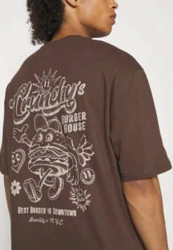 YOURTURN UNISEX - T-shirt Z Nadrukiem - Brown -Yourturn 8764b1763a684112942c788a87e8df21 scaled