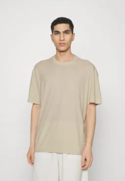 YOURTURN UNISEX 2 PACK - T-shirt Basic - Offwhite/light Green -Yourturn 8890b013758943de8d726c3801ba5681 scaled