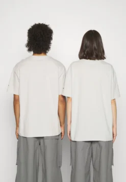 YOURTURN UNISEX - T-shirt Z Nadrukiem - Light Grey -Yourturn 88bcb009c8ba4fa0b3604c3866bbdecc scaled