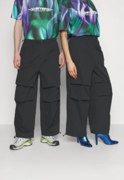 YOURTURN UNISEX - Spodnie Materiałowe - Black