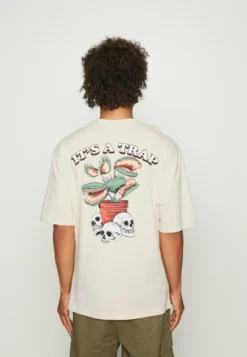 YOURTURN SKULL GRAPHIC - T-shirt Z Nadrukiem - Beige -Yourturn 90cb5f2c4b49499ea8f45eddad755389 scaled