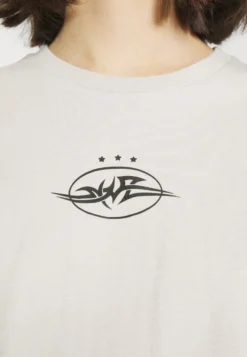 YOURTURN UNISEX - T-shirt Z Nadrukiem - Light Grey -Yourturn 9649f2c74c234fa08484f13ce1296a9e scaled