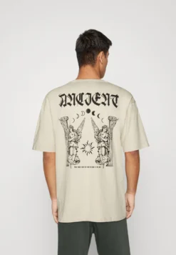 YOURTURN UNISEX - T-shirt Z Nadrukiem - Off White -Yourturn 97e05c3b1bdd48a593f16abe9577188a scaled