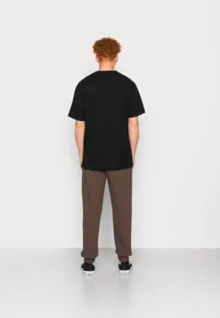 YOURTURN UNISEX - Spodnie Treningowe - Brown 6 YOURTURN UNISEX - Spodnie Treningowe - Brown -Yourturn 9e6534a6093d49d7a47326122ded782d scaled