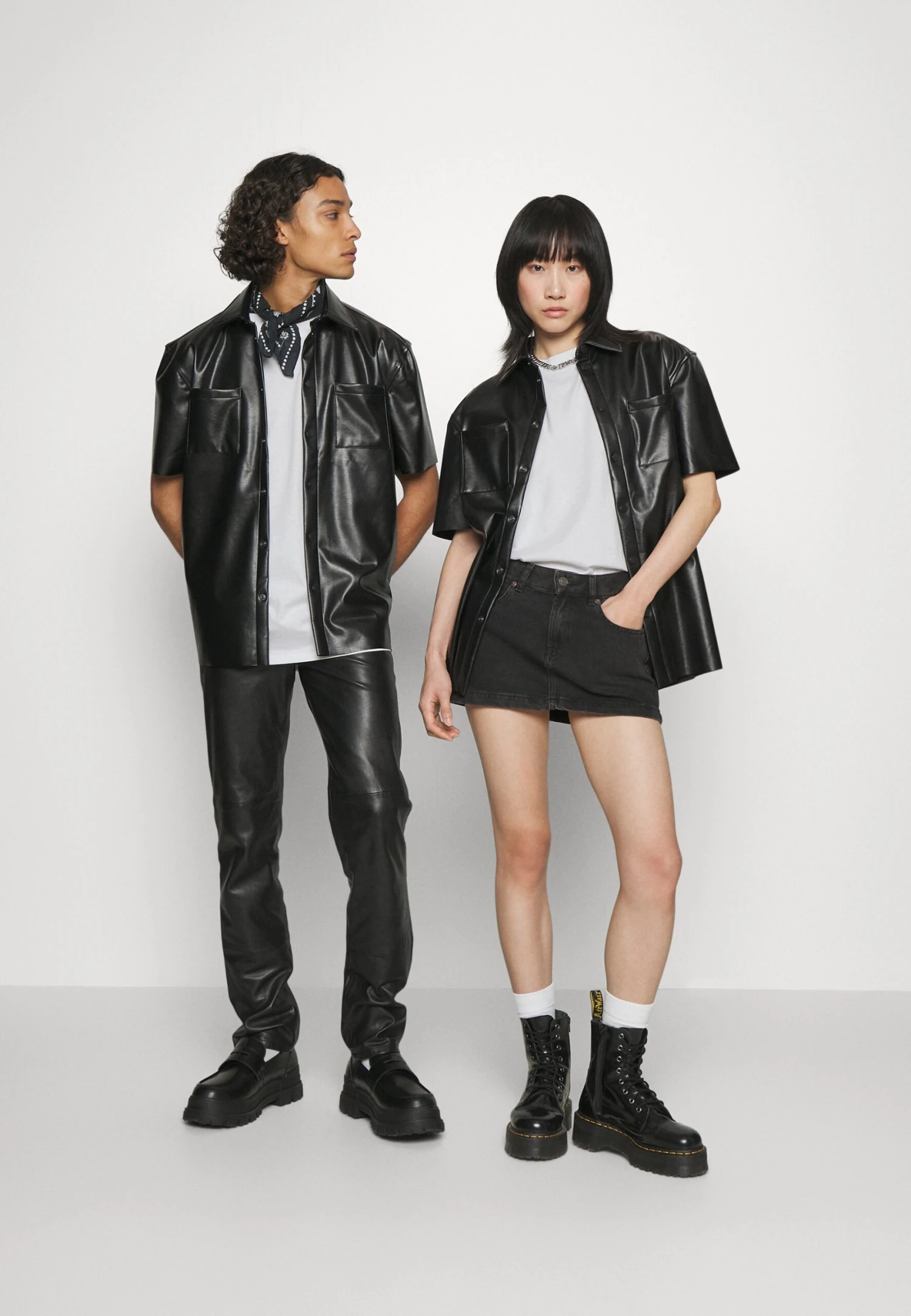 YOURTURN 2 PACK UNISEX - T-shirt Basic - White, Black 1 YOURTURN 2 PACK UNISEX - T-shirt Basic - White, Black