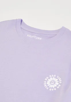 YOURTURN UNISEX - T-shirt Z Nadrukiem - Purple 21 YOURTURN UNISEX - T-shirt Z Nadrukiem - Purple -Yourturn b3b308d1a8e24726bead65d80c4d4838 scaled