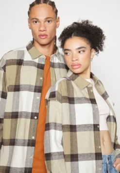 YOURTURN LARGE SCALE CHECK GENDERLESS - Koszula - Brown -Yourturn b5cec66b7dee4ef38ef0875dc091e524 scaled