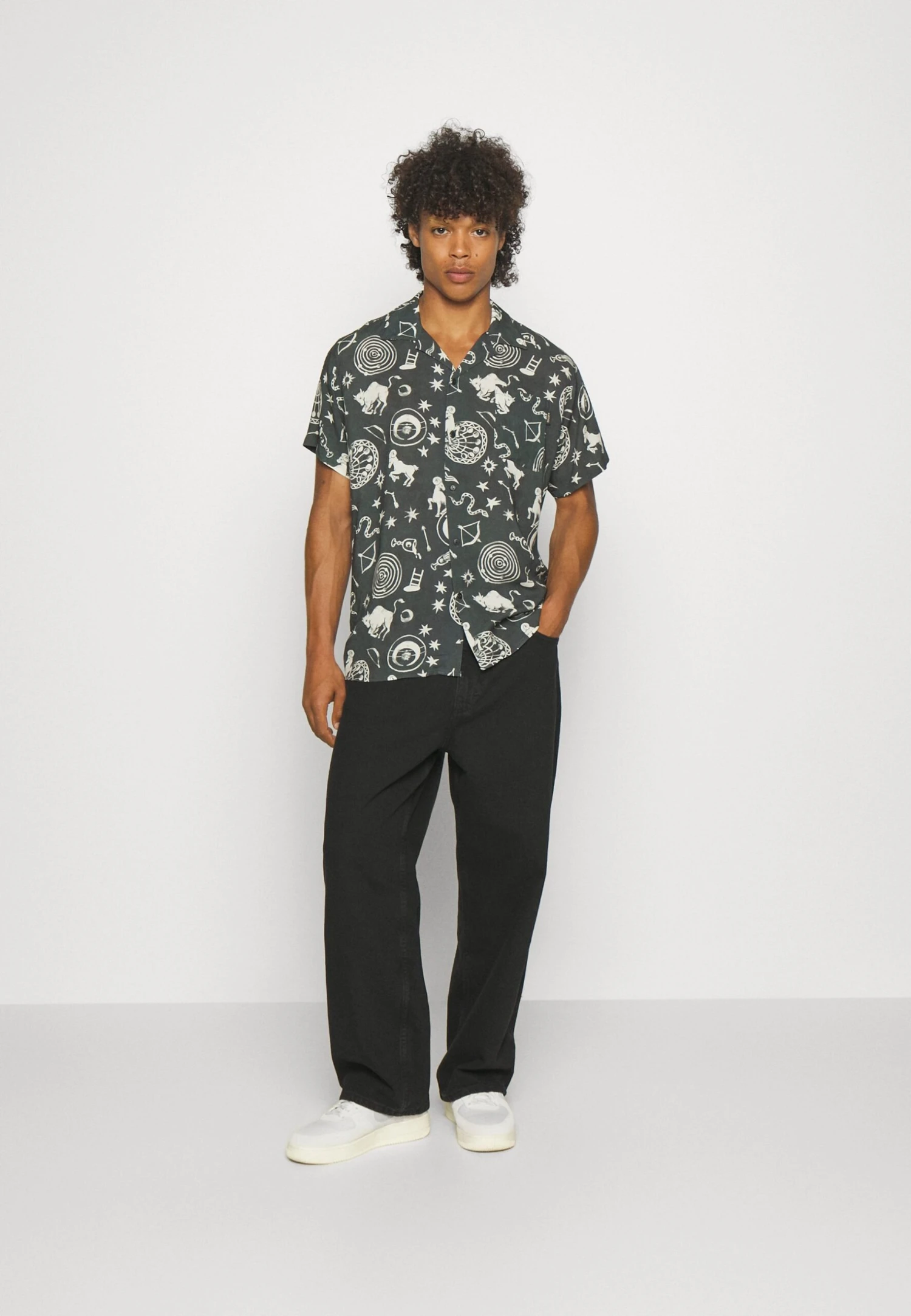 YOURTURN BAGGY JEANS UNISEX - Jeansy Relaxed Fit - Black Denim 2 YOURTURN BAGGY JEANS UNISEX - Jeansy Relaxed Fit - Black Denim - obrazek 2