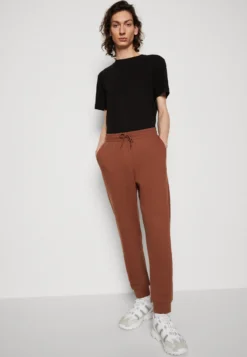 YOURTURN UNISEX 2 PACK - Spodnie Treningowe - Brown/off-white -Yourturn ba3da3ef225f481282590ce220fcc42c scaled