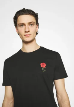 YOURTURN T-shirt Z Nadrukiem - Black -Yourturn ba6c38504099434c8f3d2a5ac359d432 scaled