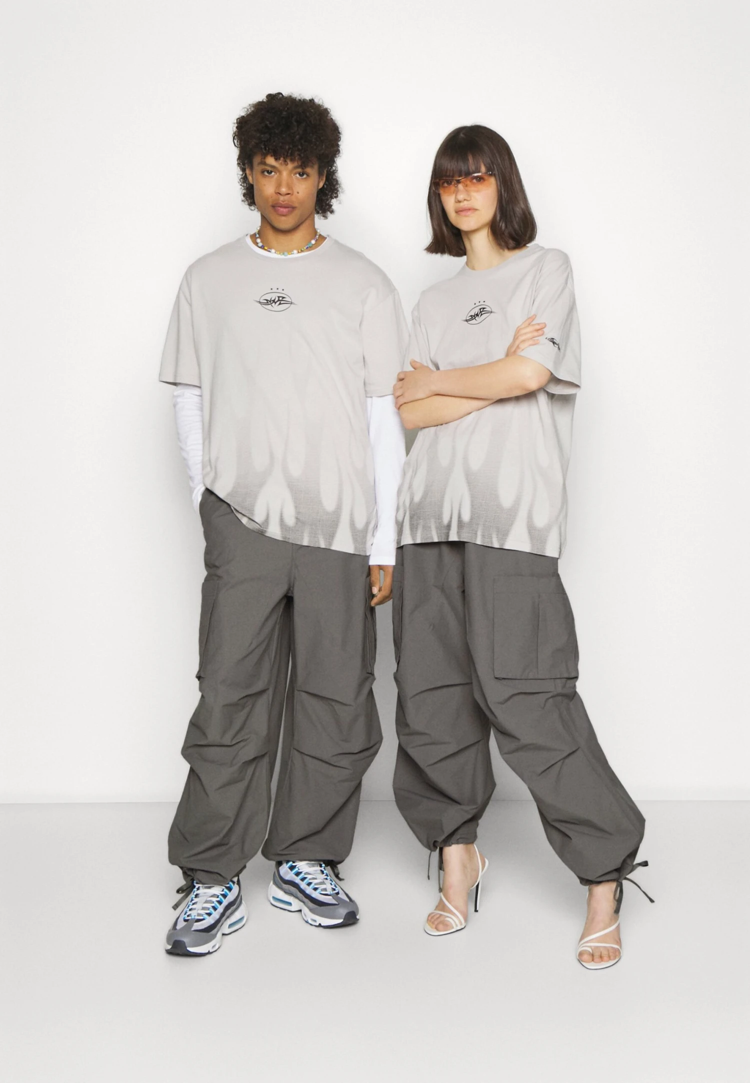 YOURTURN UNISEX - Spodnie Materiałowe - Dark Grey 2 YOURTURN UNISEX - Spodnie Materiałowe - Dark Grey - obrazek 2