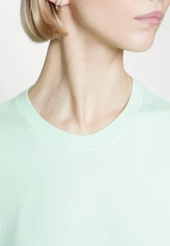 YOURTURN UNISEX - T-shirt Z Nadrukiem - Light Green -Yourturn c14d03f513624cf28dad82f7c125300c scaled